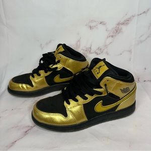 Jordan 1 Mid Metallic Gold Grade School